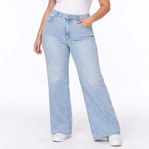 H&M women’s Regular Waist Flare Jeans Light Wash Size 18 Wide Leg Full Length